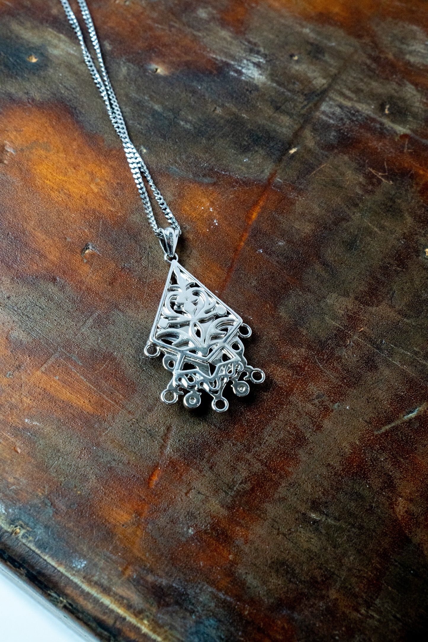 POLYMORPHISM NECKLACE